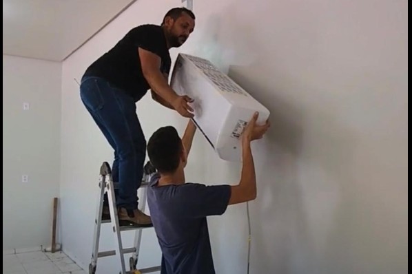 Centrais de ar e quadros começam a ser instalados  na escola Anilton Ribeiro em Buritirana